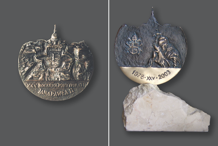 Medal XXV rocznica Pontyfikatu Jana Pawła II, /awers, rewers/, 2003, brąz, marmur, 19,5 x 14 x 3 cm